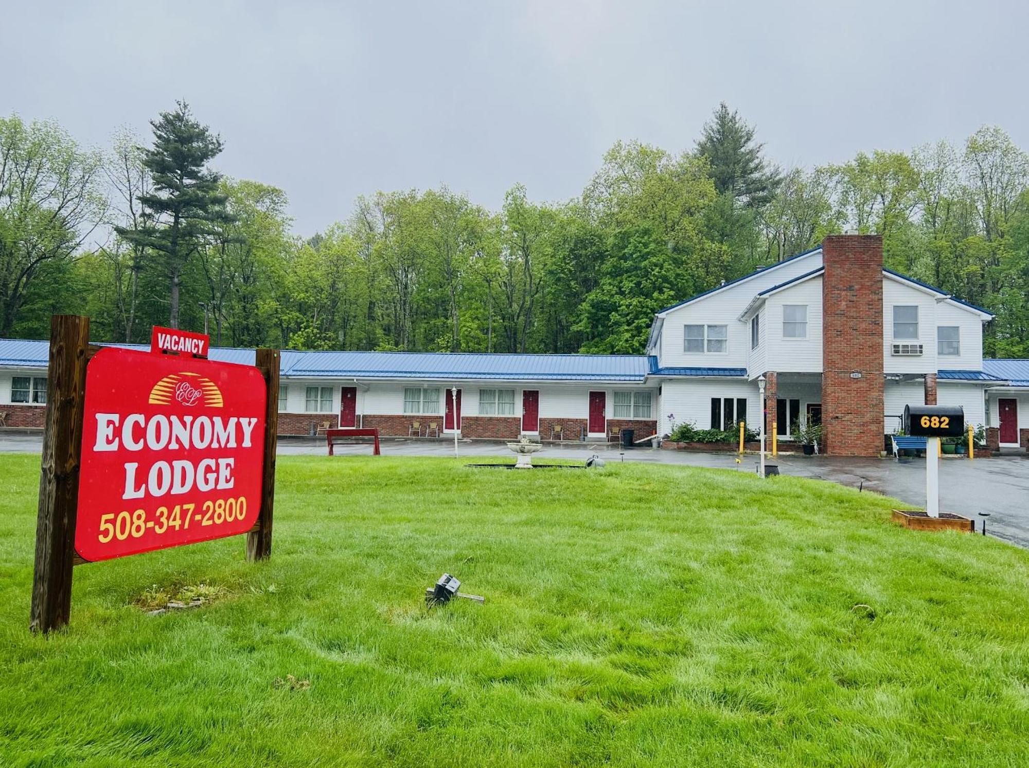 Economy Lodge 682 Main St Sturbridge Exterior foto