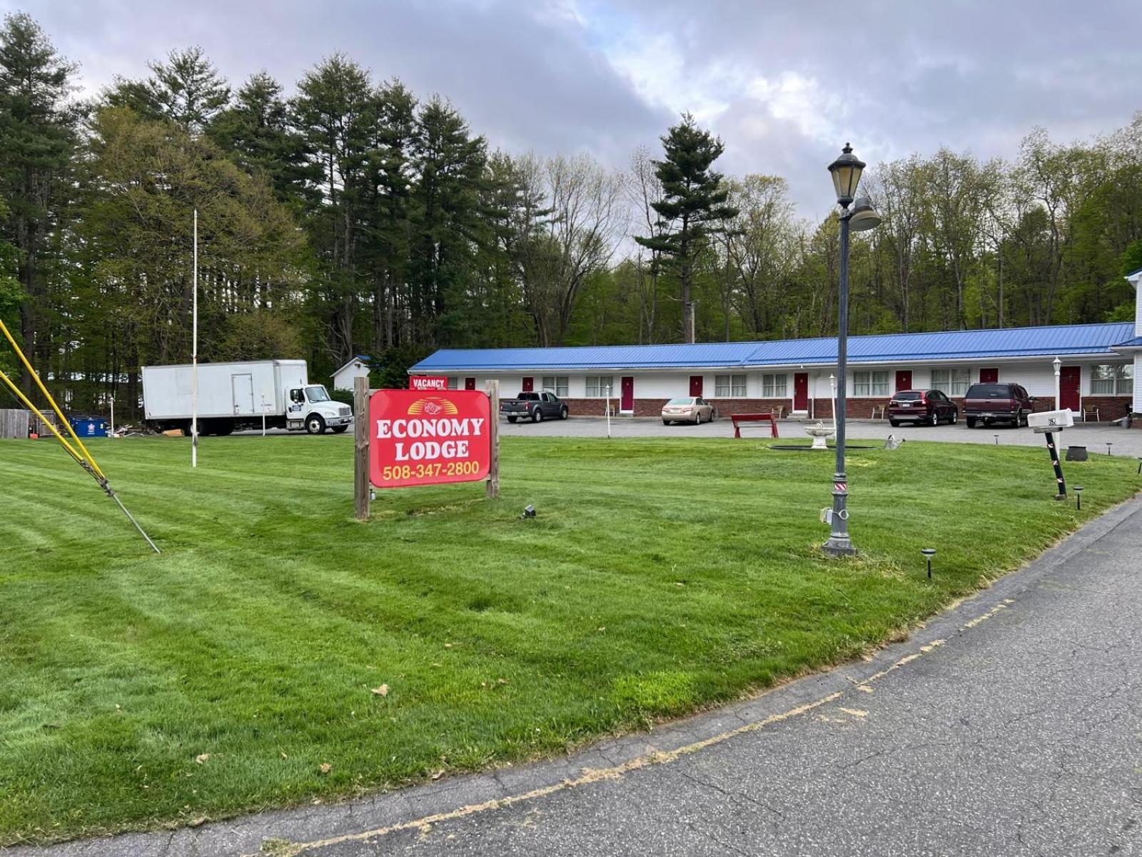 Economy Lodge 682 Main St Sturbridge Exterior foto